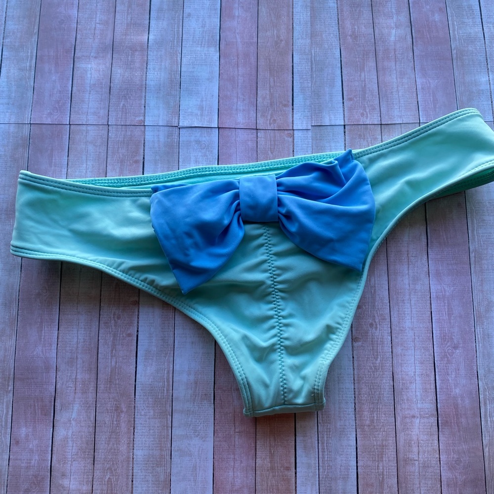 Hollister Cheeky BOW bathing suit bottom 🎀 - Picture 3 of 6